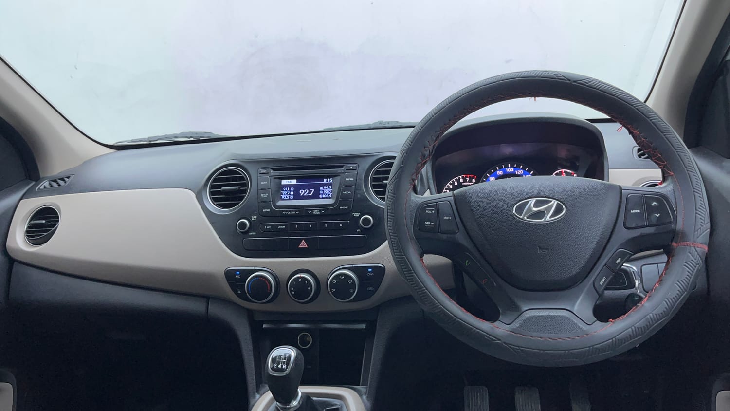Used 2015 Hyundai Xcent S 1.2 (O) Petrol Manual interior DASHBOARD VIEW