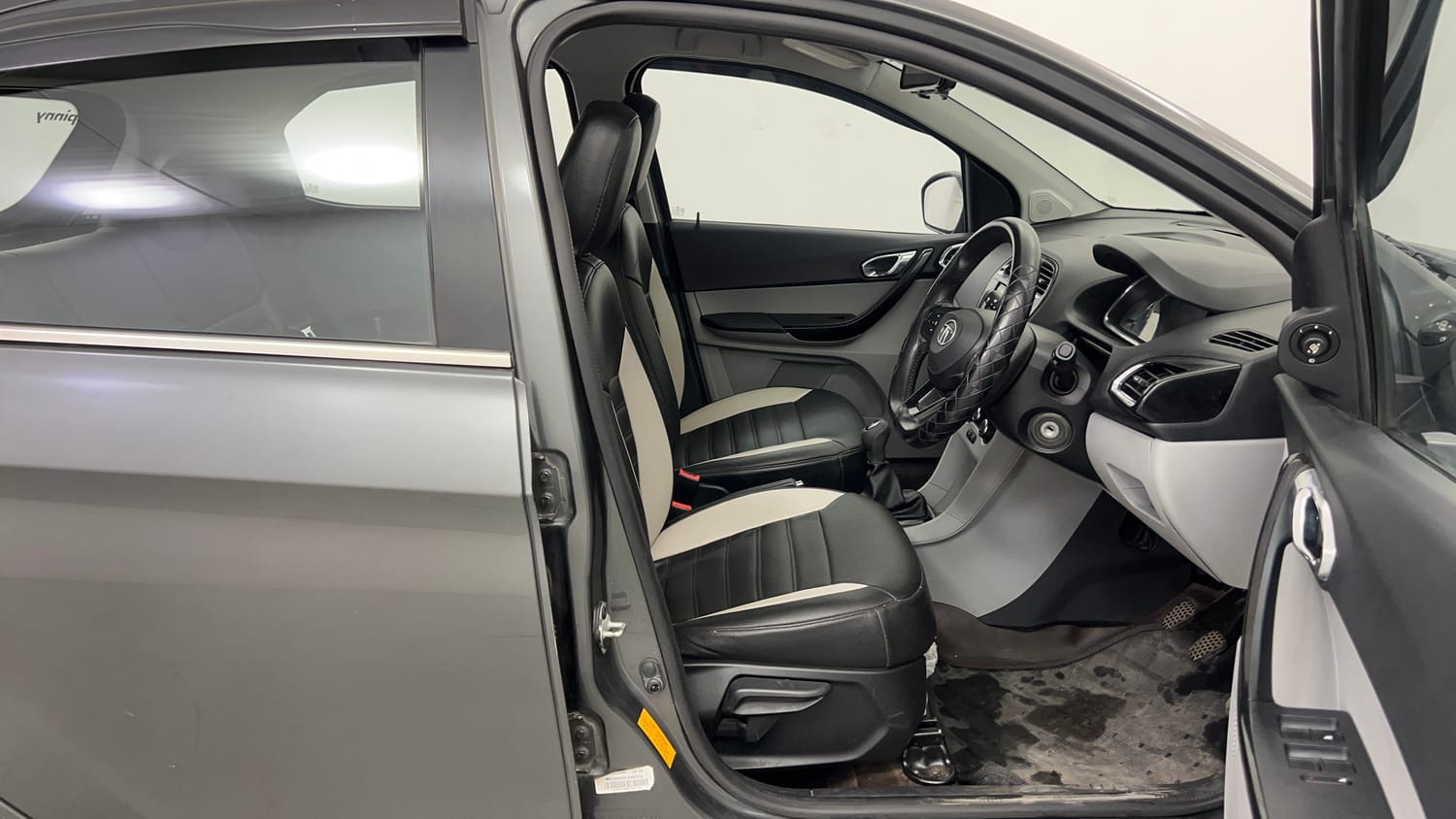 Used 2020 Tata Tiago Revotron XZ Petrol Manual interior RIGHT SIDE FRONT DOOR CABIN VIEW