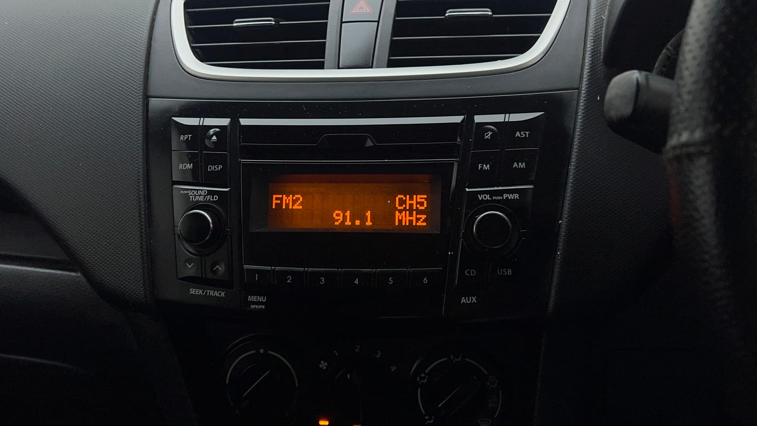 Used 2015 Maruti Suzuki Swift VXi Petrol Manual top_features Integrated (in-dash) music system