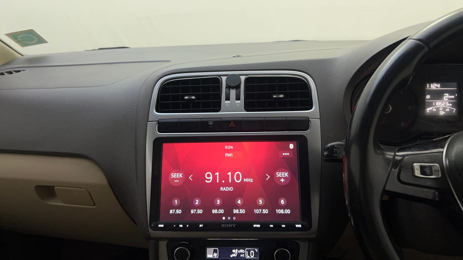 Used 2015 Volkswagen Vento Highline Diesel Diesel Manual top_features Integrated (in-dash) music system