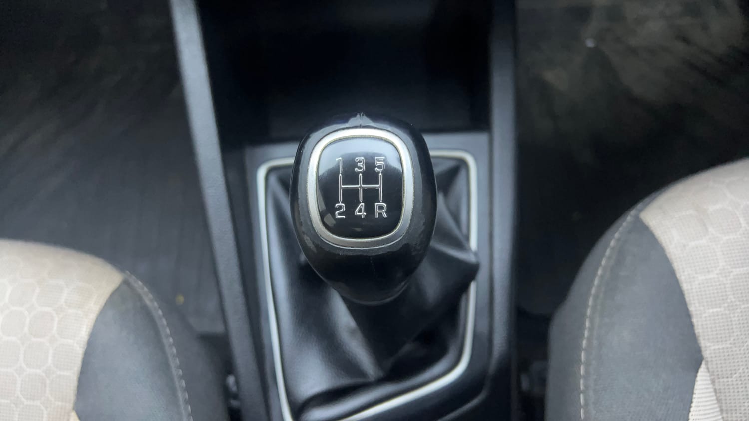 Used 2017 Hyundai Elite i20 Asta 1.2 Petrol Manual interior GEAR  KNOB VIEW