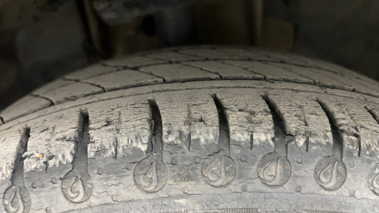 Used 2020 Tata Tiago Revotron XZ Petrol Manual tyres LEFT FRONT TYRE TREAD VIEW