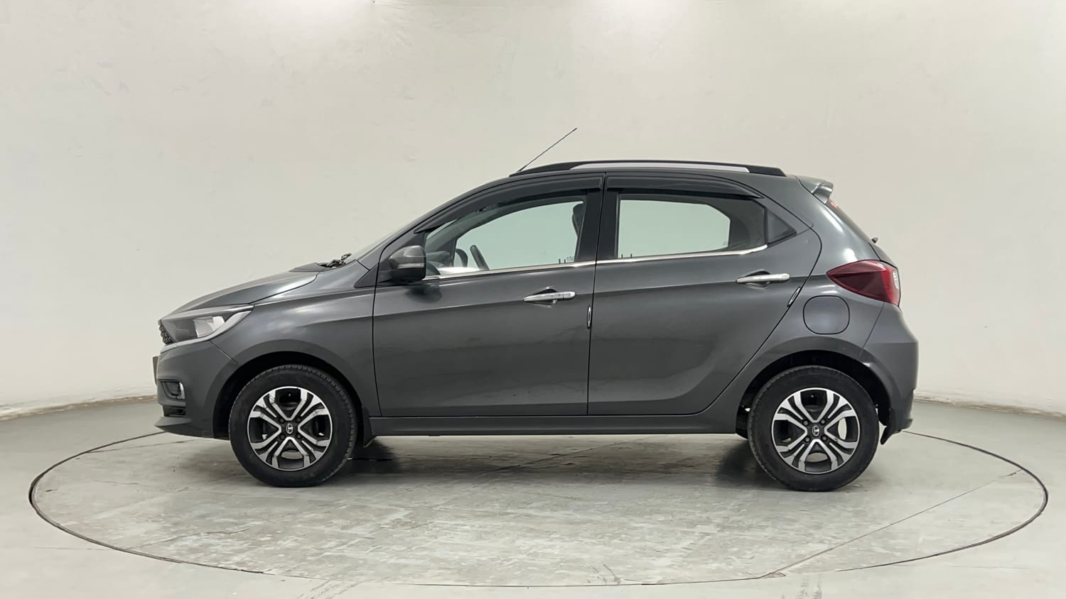 Used 2020 Tata Tiago Revotron XZ Petrol Manual exterior LEFT SIDE VIEW