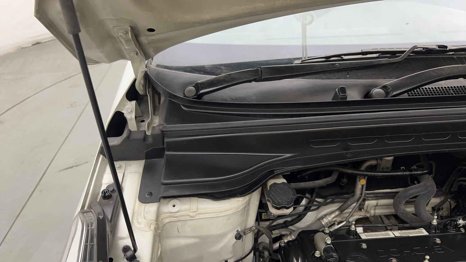 Used 2017 Hyundai Creta SX Plus 1.6  Petrol Petrol Manual engine ENGINE RIGHT SIDE HINGE & APRON VIEW