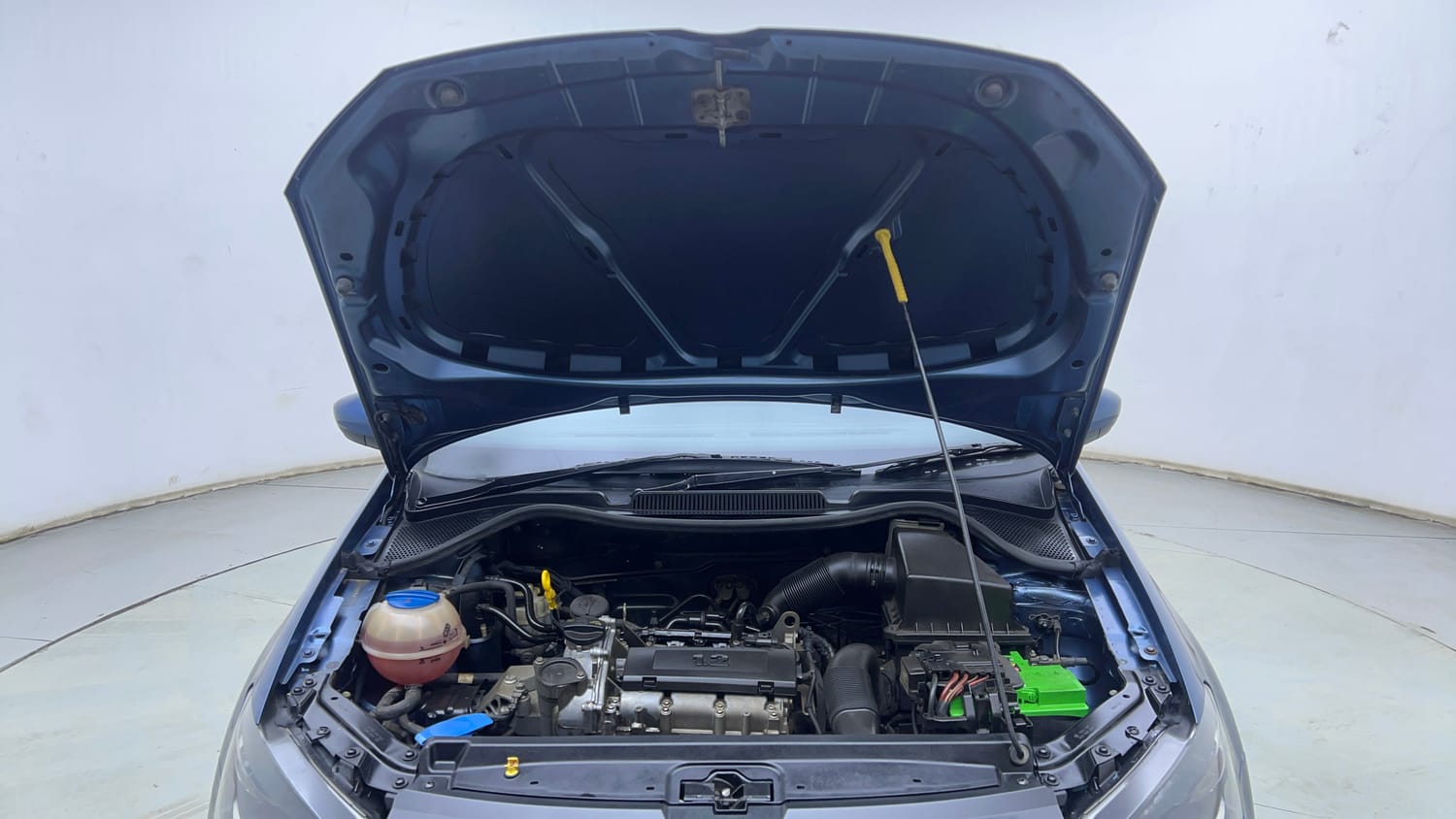 Used 2017 Volkswagen Ameo Highline1.2L (P) Petrol Manual engine ENGINE & BONNET OPEN FRONT VIEW