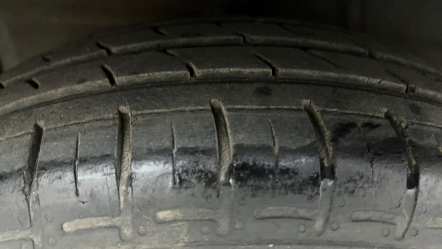 Used 2020 Hyundai Grand i10 Nios Sportz Petrol+cng(outside fitted) Cng Manual tyres RIGHT REAR TYRE TREAD VIEW