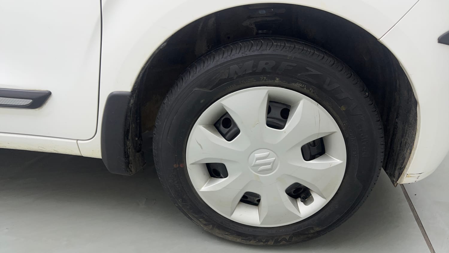 Used 2023 Maruti Suzuki Wagon R VXI 1.0 Petrol Manual tyres RIGHT FRONT TYRE RIM VIEW