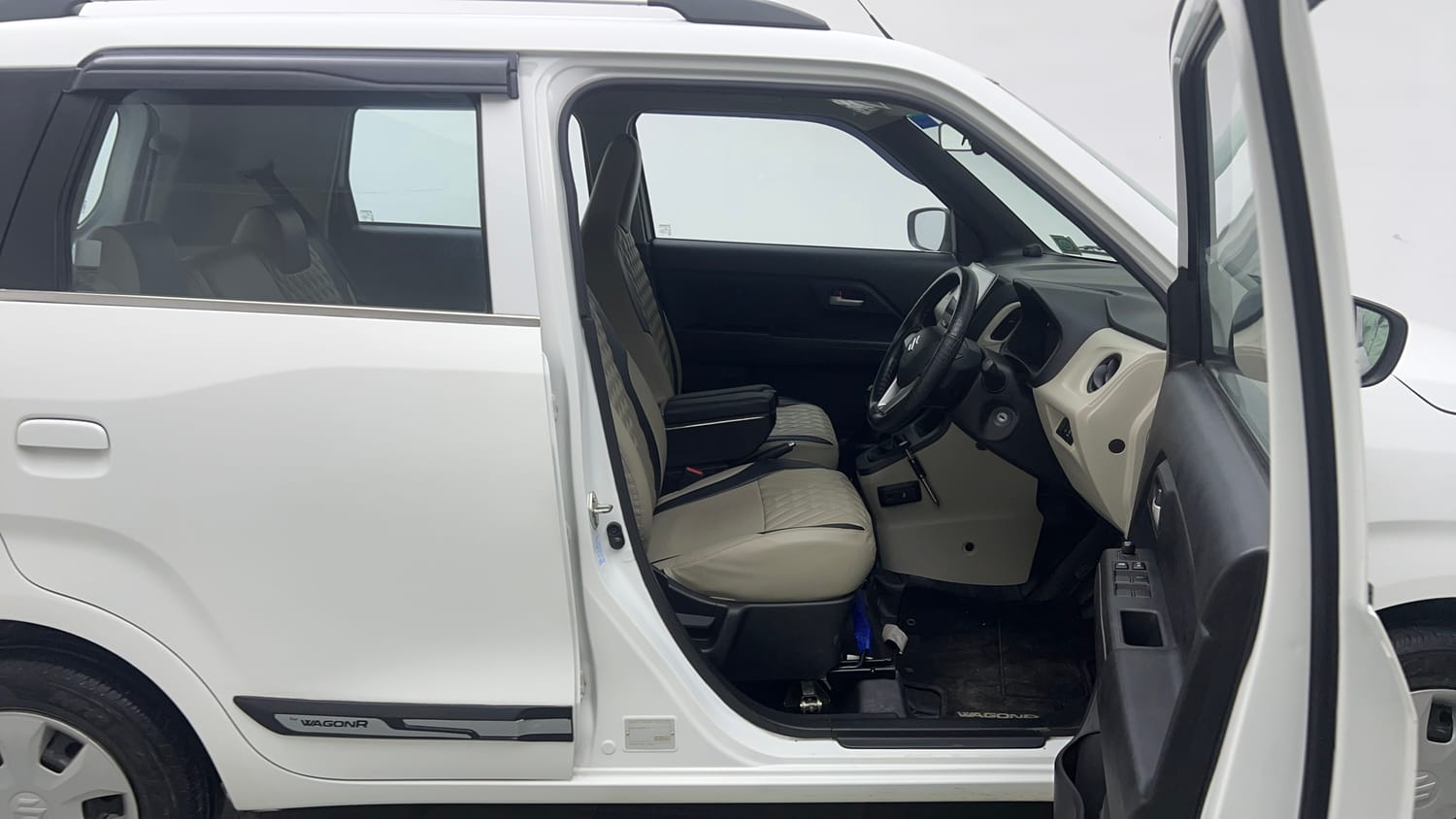 Used 2023 Maruti Suzuki Wagon R VXI 1.0 Petrol Manual interior RIGHT SIDE FRONT DOOR CABIN VIEW