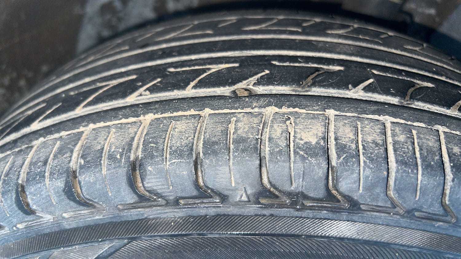 Used 2013 Honda Amaze 1.2 S i-VTEC Petrol Manual tyres RIGHT FRONT TYRE TREAD VIEW