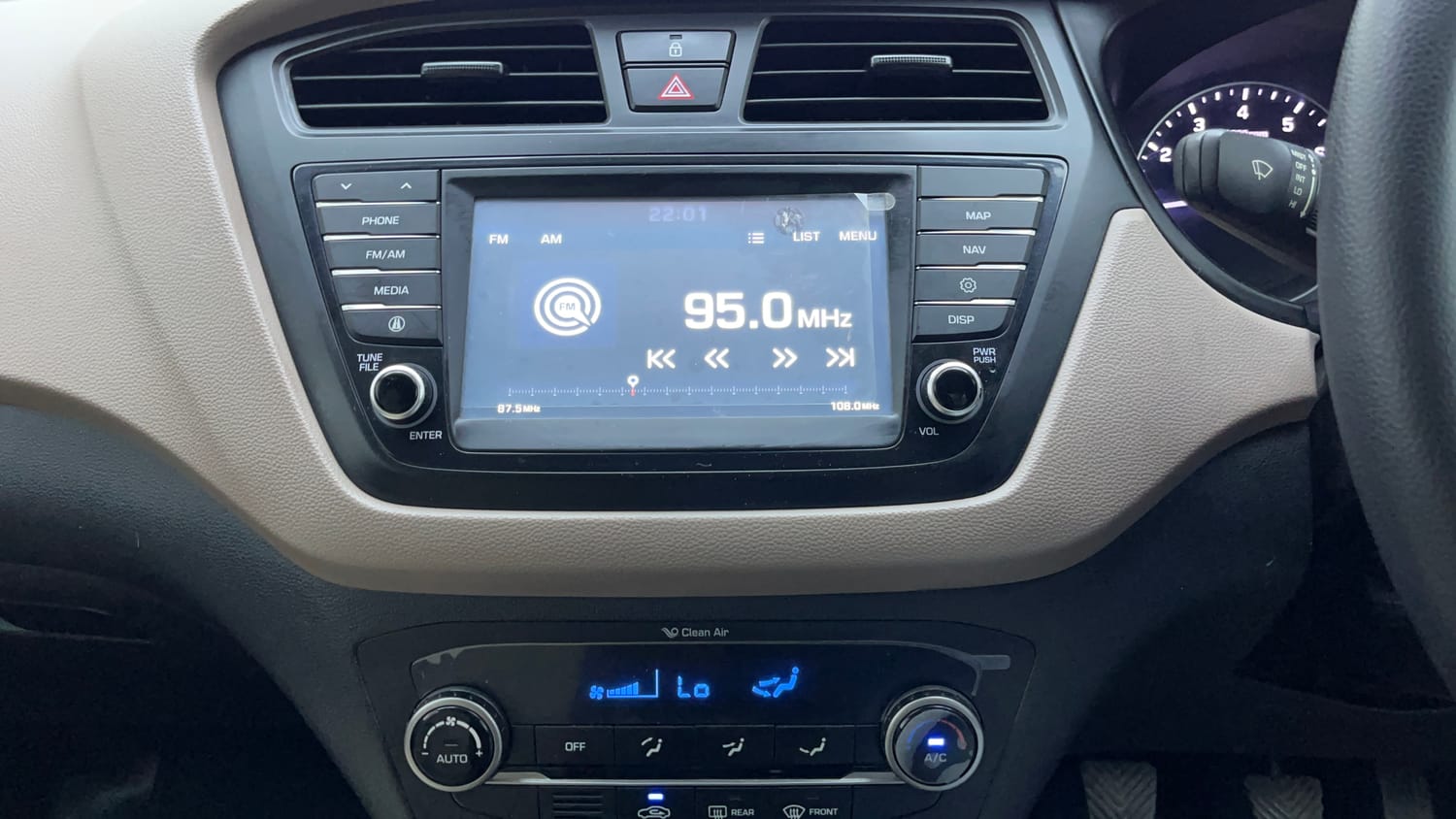 Used 2017 Hyundai Elite i20 Asta 1.2 Petrol Manual interior MUSIC SYSTEM & AC CONTROL VIEW