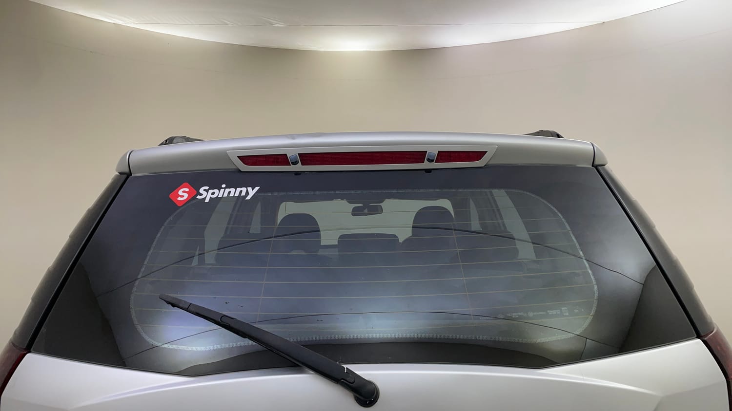 Used 2016 Mahindra XUV500 W4 Diesel Manual exterior BACK WINDSHIELD VIEW