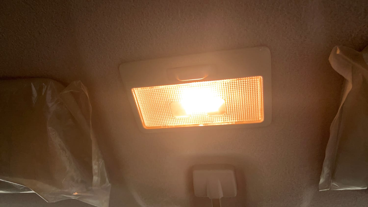 Used 2016 Maruti Suzuki Wagon R 1.0 VXI Petrol + CNG (Outside Fitted) Cng Manual top_features Rear reading lamp