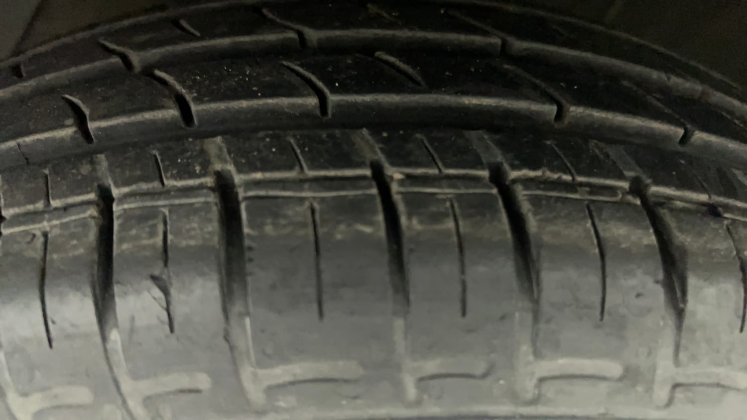 Used 2020 Hyundai Grand i10 Nios Sportz Petrol+cng(outside fitted) Cng Manual tyres LEFT FRONT TYRE TREAD VIEW