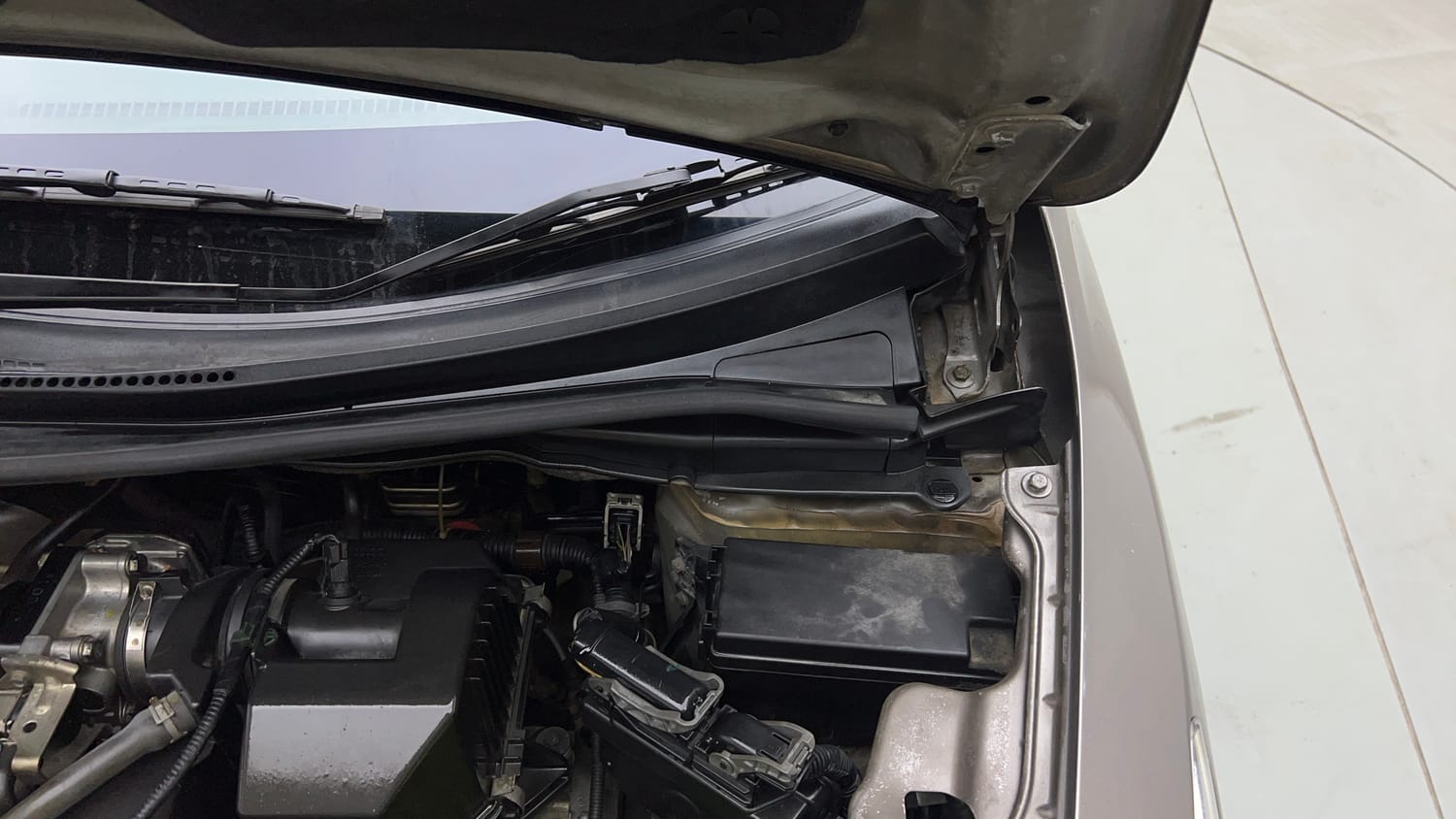 Used 2015 Honda Jazz V AT Petrol Petrol Automatic engine ENGINE LEFT SIDE HINGE & APRON VIEW