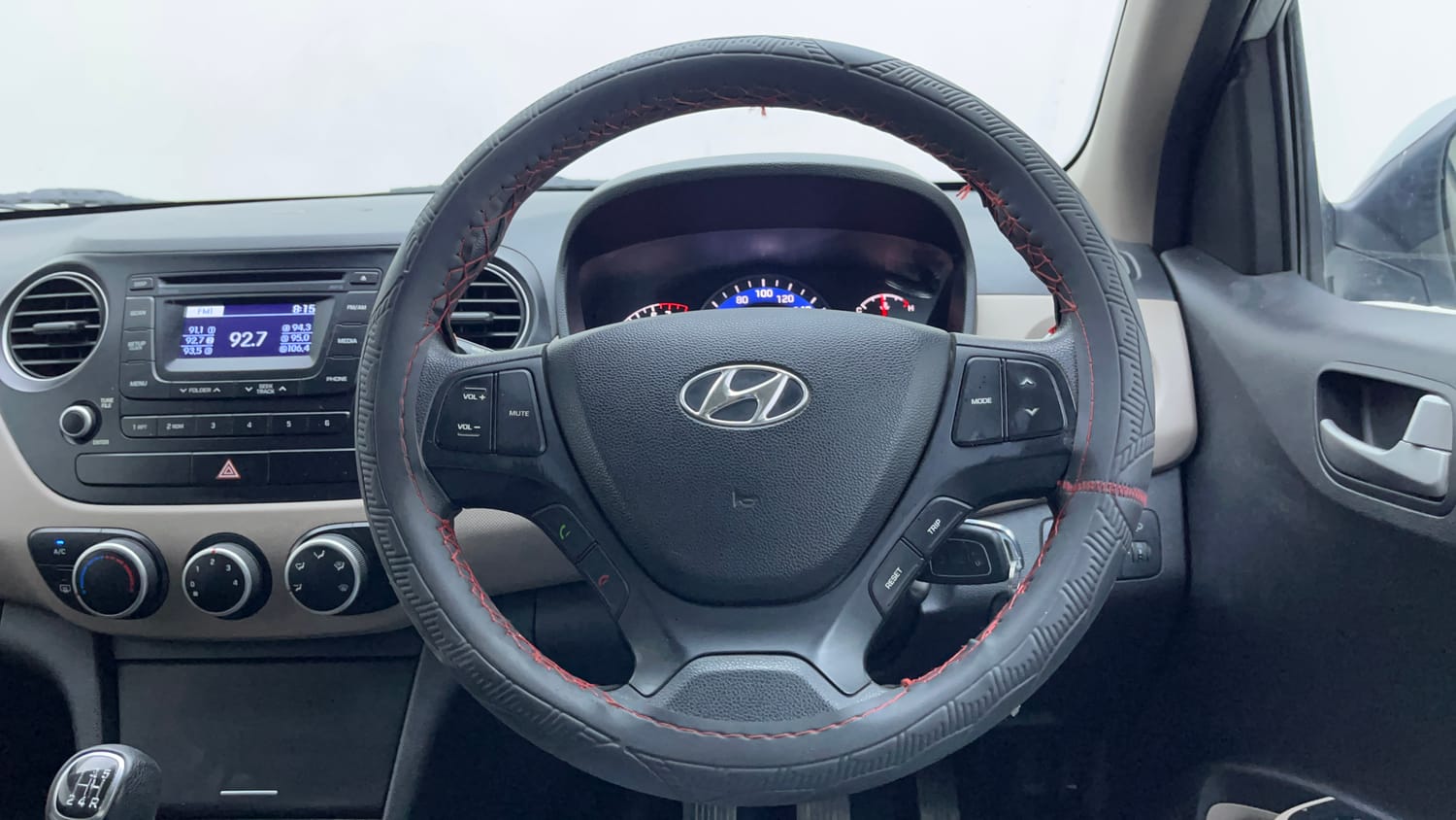 Used 2015 Hyundai Xcent S 1.2 (O) Petrol Manual interior STEERING VIEW