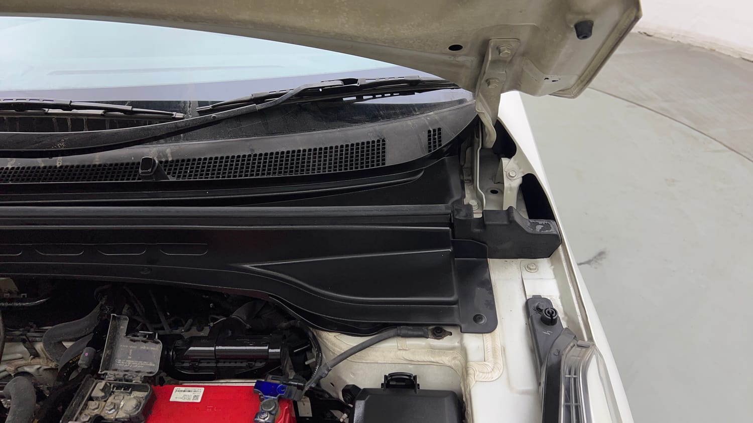 Used 2017 Hyundai Creta SX Plus 1.6  Petrol Petrol Manual engine ENGINE LEFT SIDE HINGE & APRON VIEW