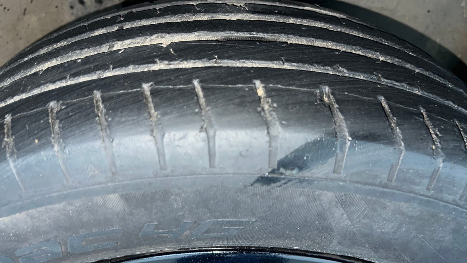 Used 2022 Tata Punch Accomplished AMT Petrol Automatic tyres RIGHT FRONT TYRE TREAD VIEW