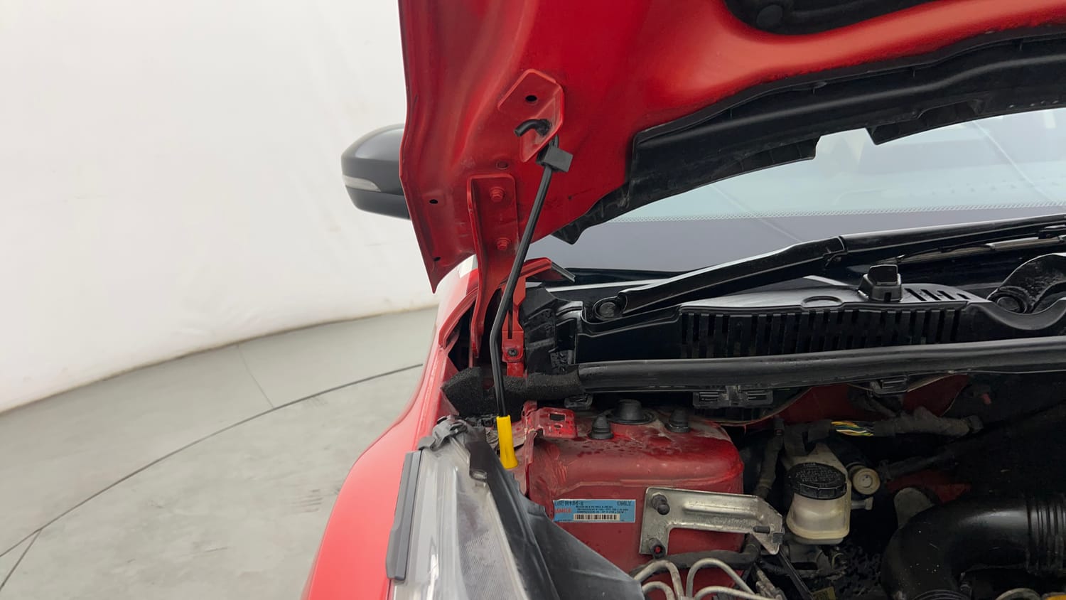 Used 2021 Tata Nexon XZA Plus Petrol Automatic engine ENGINE RIGHT SIDE HINGE & APRON VIEW