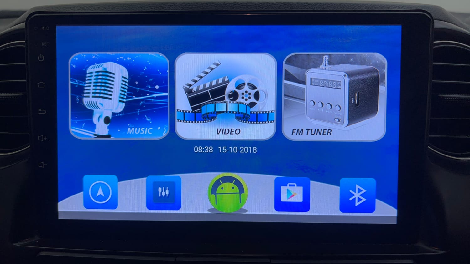 Used 2019 Hyundai Grand i10 Magna 1.2 Kappa VTVT Petrol Manual top_features Integrated (in-dash) music system