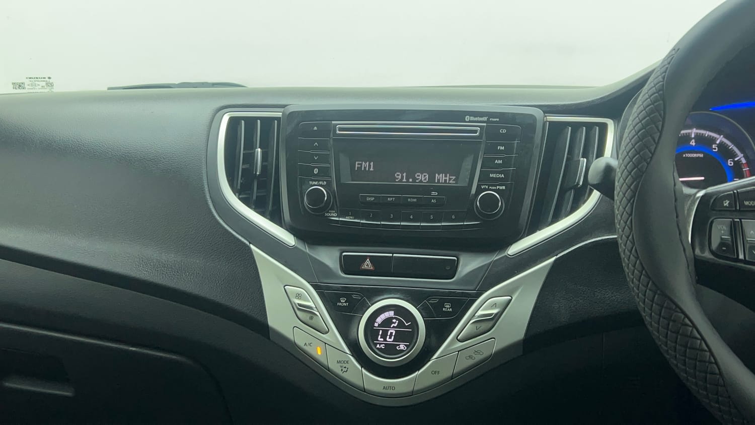 Used 2017 Maruti Suzuki Baleno Delta 1.2 Petrol Manual top_features Integrated (in-dash) music system