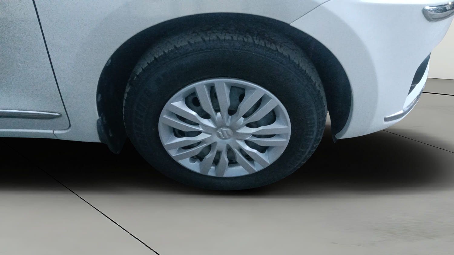 Used 2018 Maruti Suzuki Dzire VDi AMT Diesel Automatic tyres RIGHT FRONT TYRE RIM VIEW