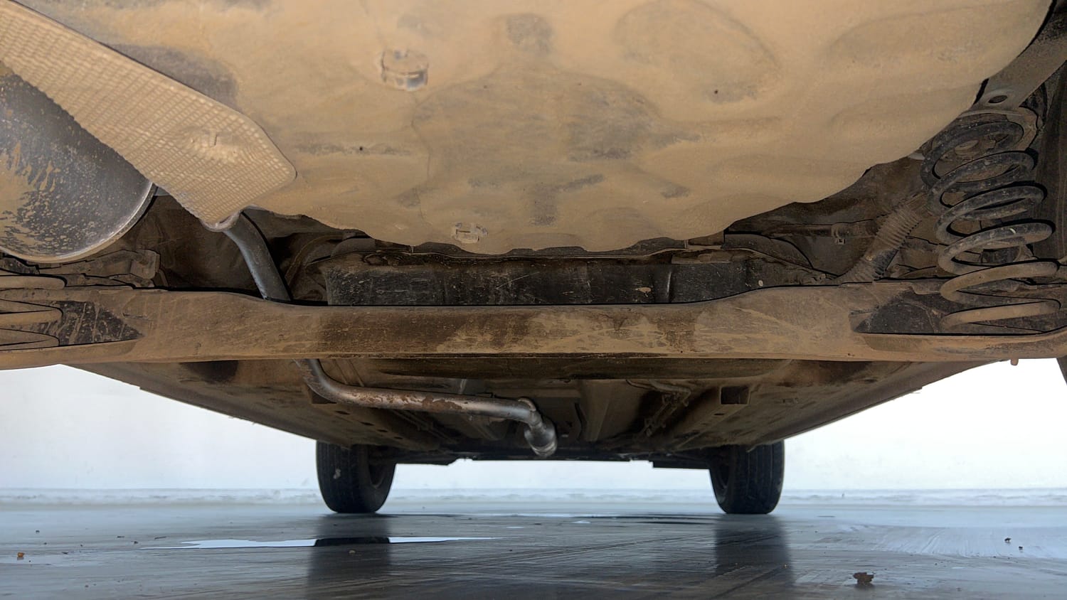 Used 2022 Nissan Magnite XE Petrol Manual extra REAR UNDERBODY VIEW (TAKEN FROM REAR)