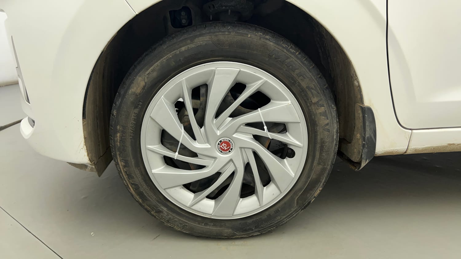Used 2024 Hyundai Grand i10 Nios Sportz 1.2 Kappa CNG Cng Manual tyres LEFT FRONT TYRE RIM VIEW