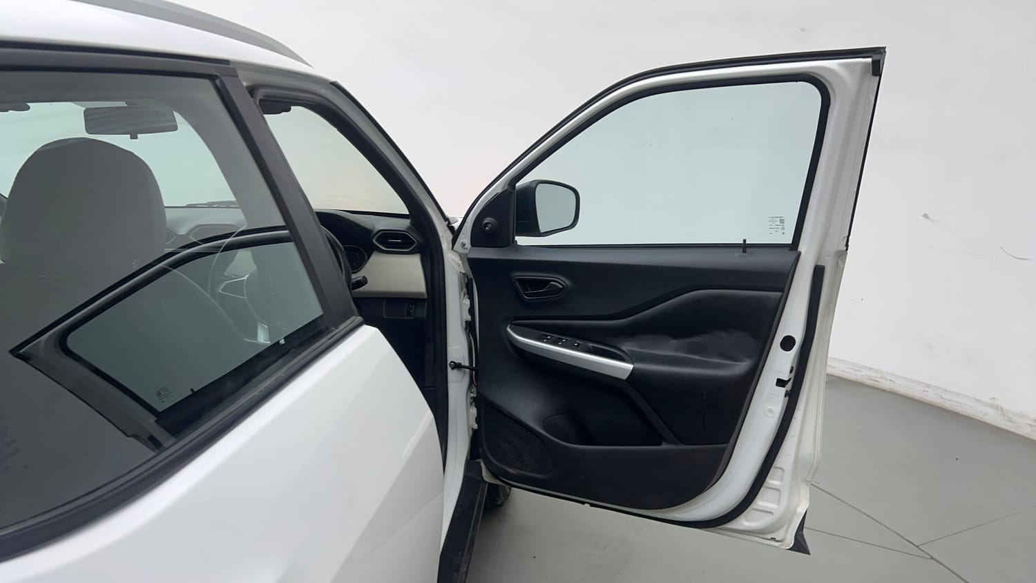 Used 2022 Nissan Magnite XE Petrol Manual interior RIGHT FRONT DOOR OPEN VIEW