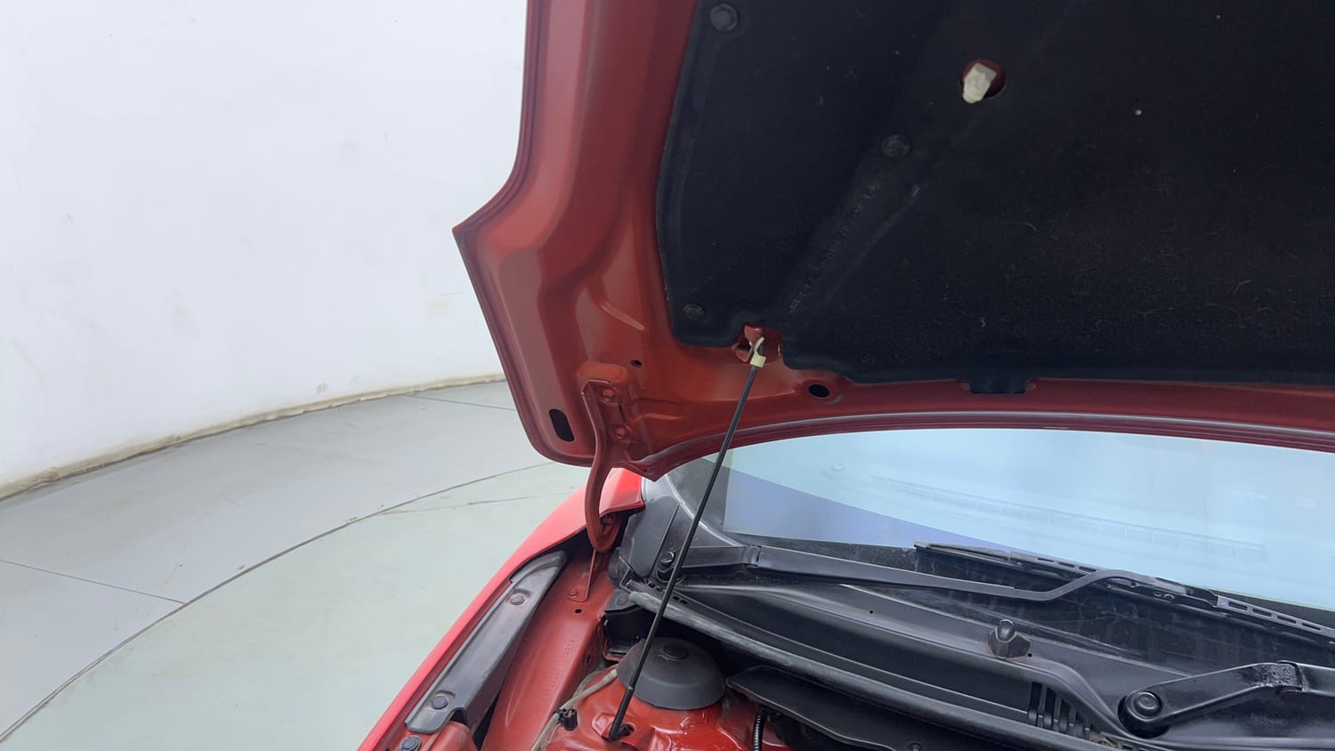 Used 2016 Maruti Suzuki Baleno Delta 1.2 AT Petrol Automatic engine ENGINE RIGHT SIDE HINGE & APRON VIEW