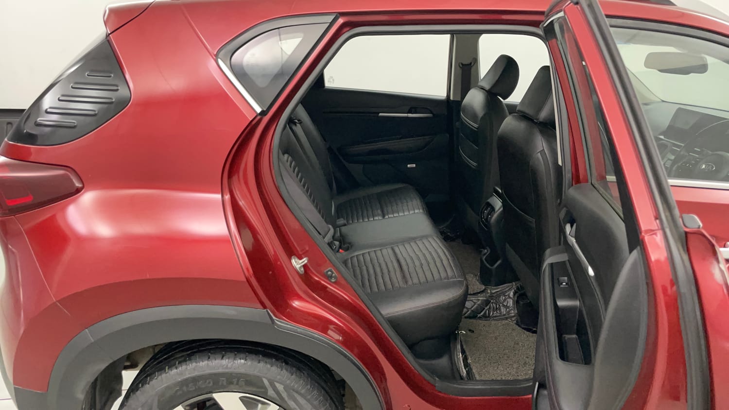 Used 2020 Kia Sonet GTX Plus 1.0 DCT Petrol Automatic interior RIGHT SIDE REAR DOOR CABIN VIEW