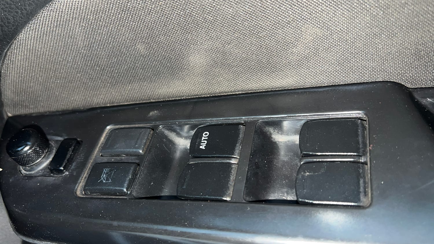 Used 2015 Maruti Suzuki Swift VXi Petrol Manual top_features Power windows