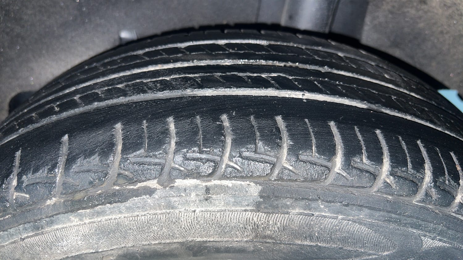 Used 2017 Maruti Suzuki Baleno Delta 1.2 Petrol Manual tyres LEFT REAR TYRE TREAD VIEW