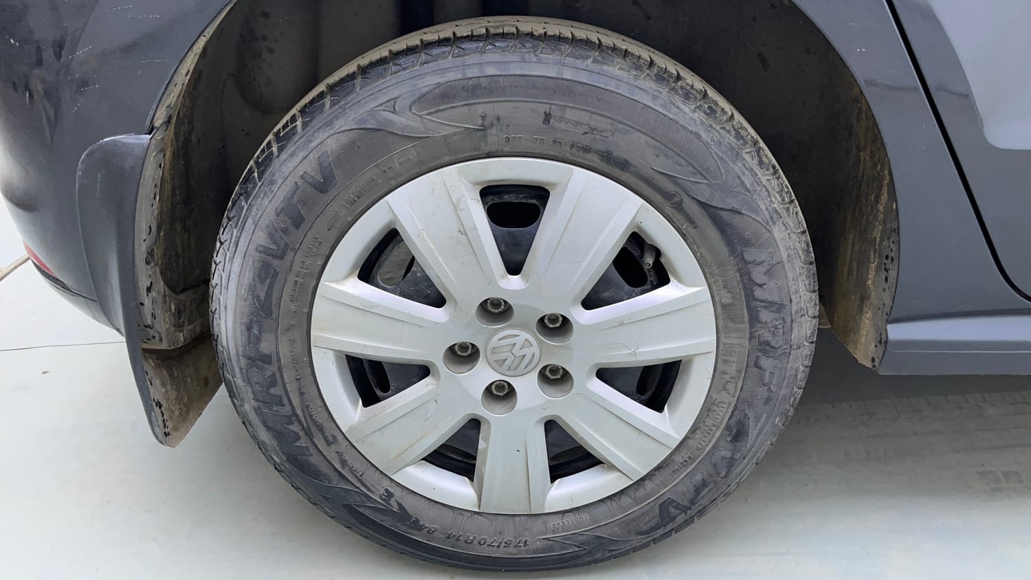 Used 2015 Volkswagen Polo Trendline 1.2L (P) Petrol Manual tyres RIGHT REAR TYRE RIM VIEW