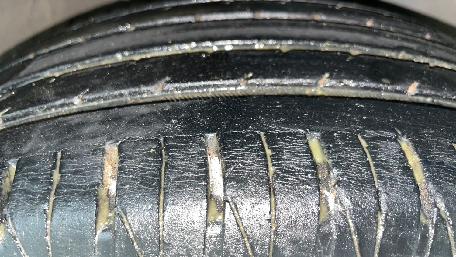 Used 2020 Kia Sonet GTX Plus 1.0 DCT Petrol Automatic tyres RIGHT FRONT TYRE TREAD VIEW