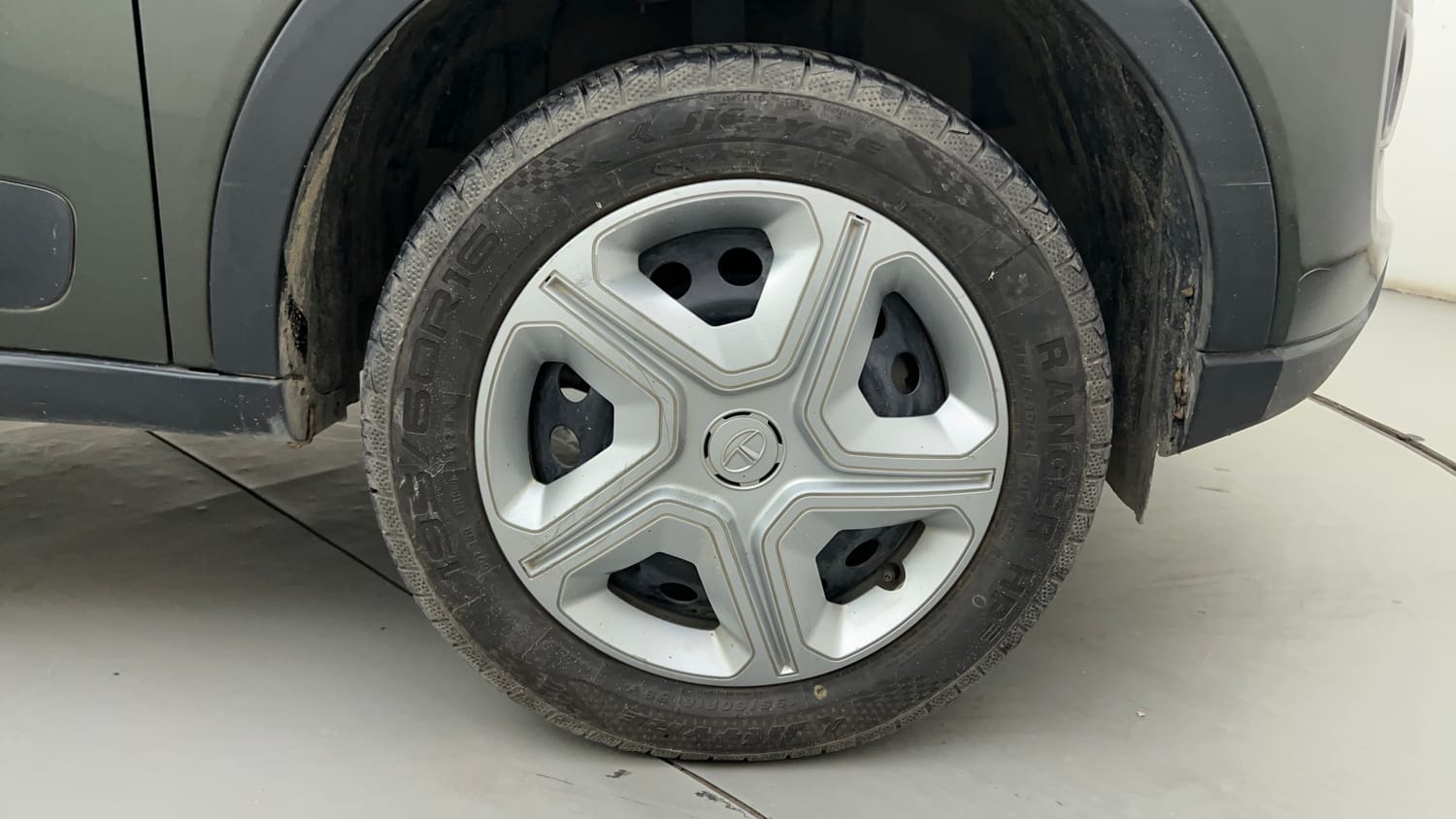 Used 2021 Tata Nexon XM Petrol Manual tyres RIGHT FRONT TYRE RIM VIEW