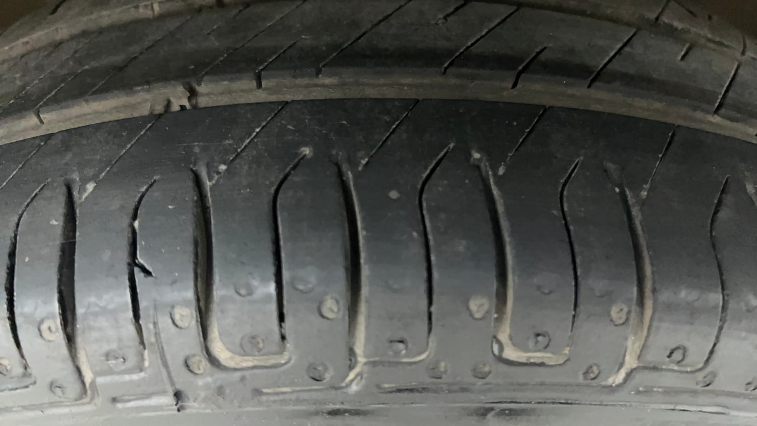 Used 2016 Maruti Suzuki Wagon R 1.0 VXI Petrol + CNG (Outside Fitted) Cng Manual tyres RIGHT FRONT TYRE TREAD VIEW