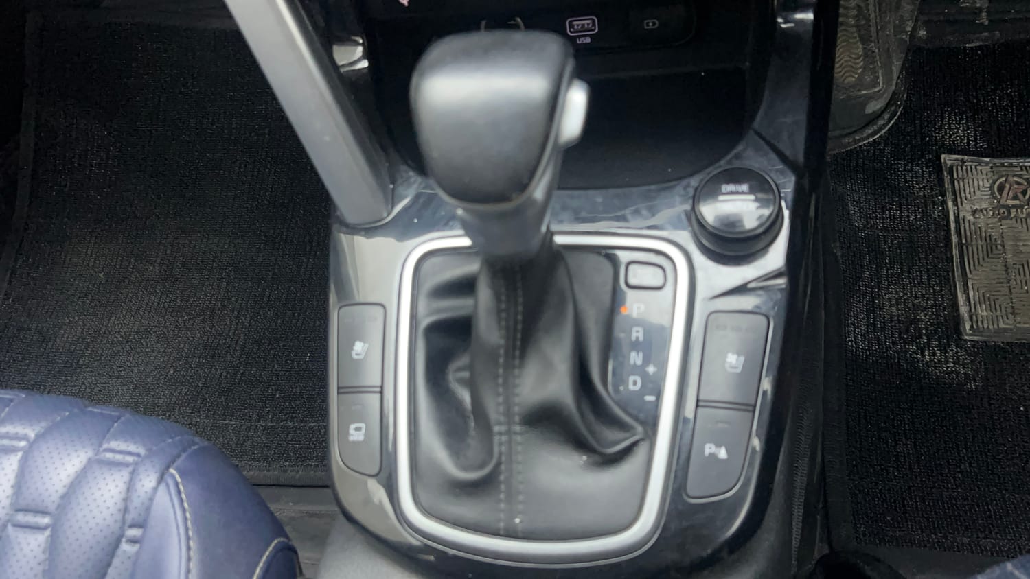 Used 2022 Kia Seltos X Line 1.5 Diesel AT Diesel Automatic interior GEAR  KNOB VIEW