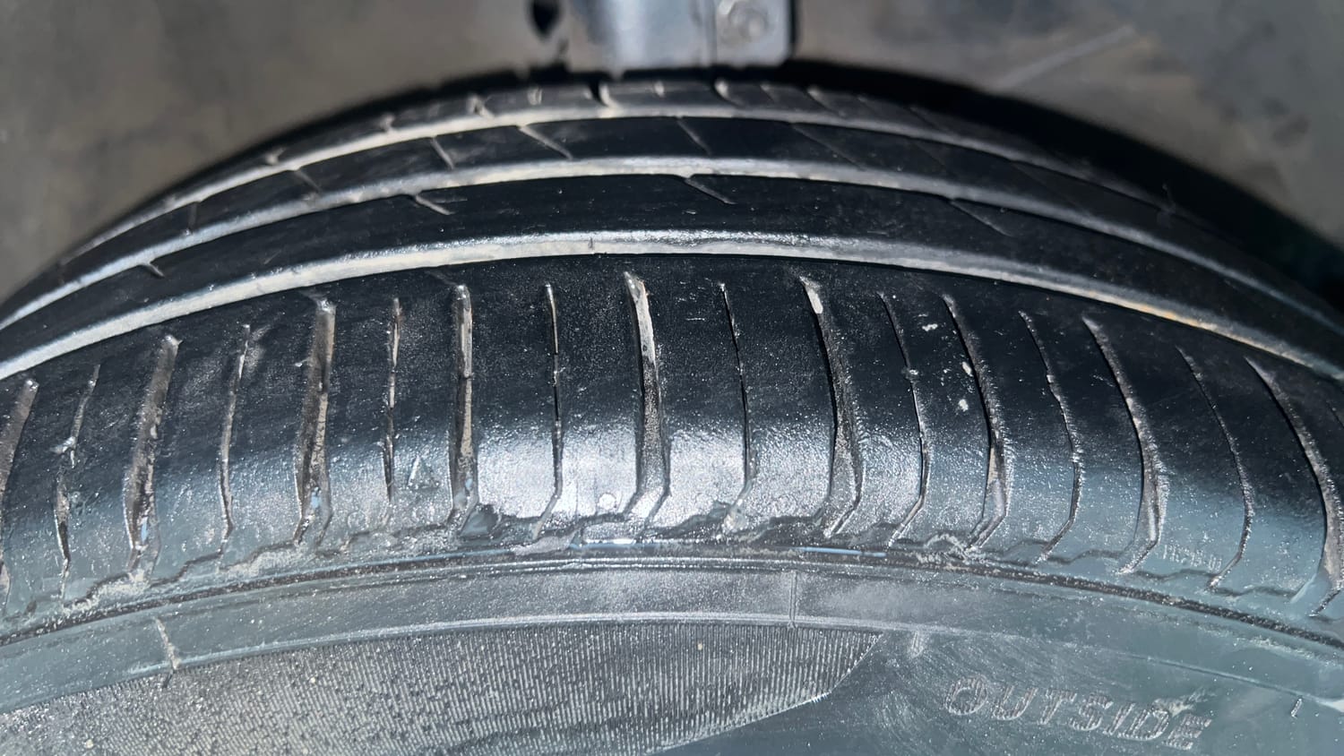 Used 2017 Maruti Suzuki Baleno Delta 1.2 Petrol Manual tyres RIGHT FRONT TYRE TREAD VIEW
