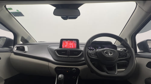 Used 2022 Tata Altroz XZ Petrol Petrol Manual interior DASHBOARD VIEW