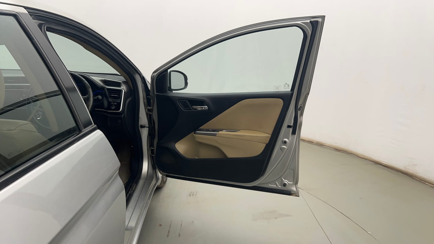Used 2015 Honda City VX Petrol Manual interior RIGHT FRONT DOOR OPEN VIEW
