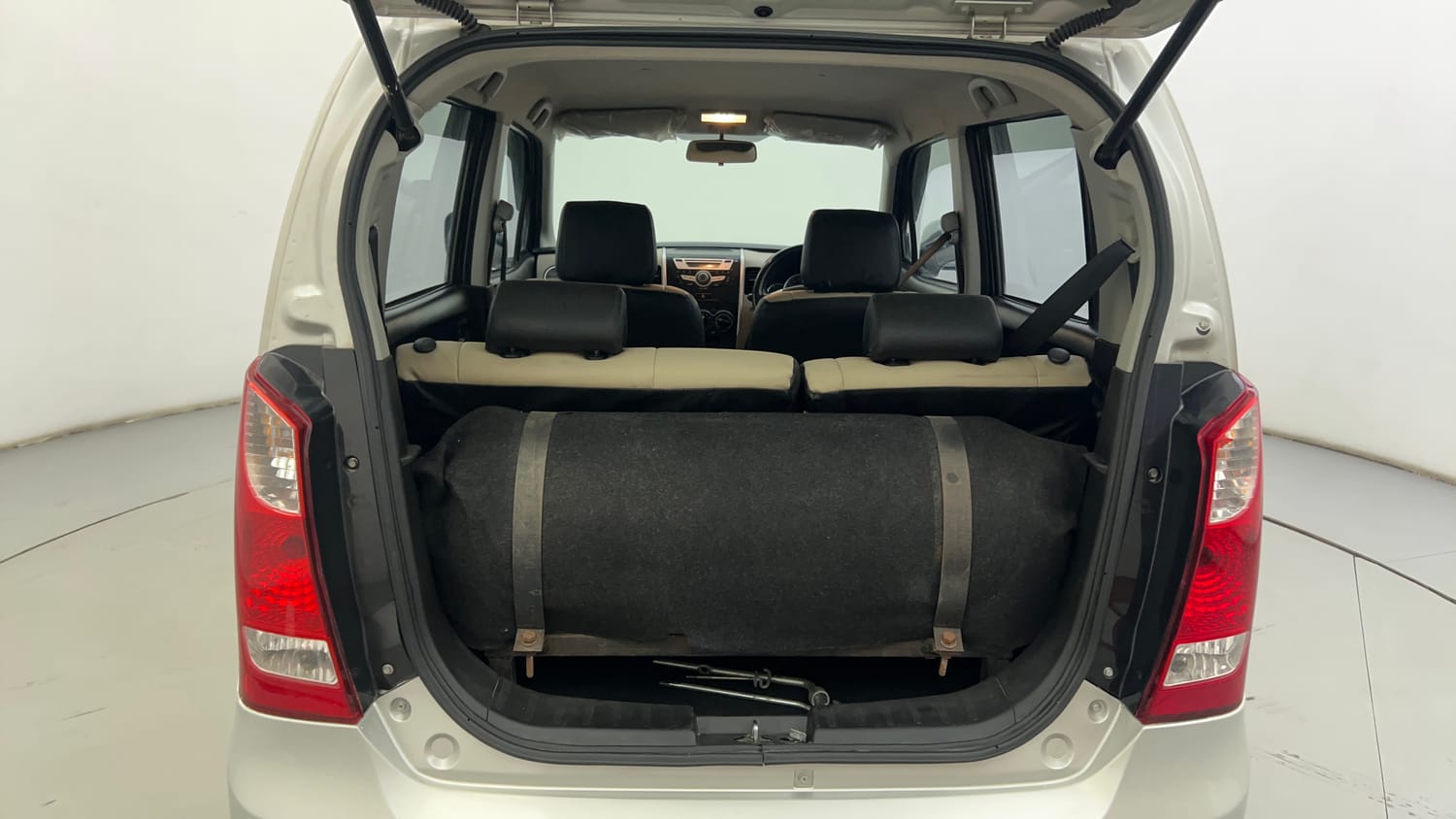 Used 2016 Maruti Suzuki Wagon R 1.0 VXI Petrol + CNG (Outside Fitted) Cng Manual interior DICKY INSIDE VIEW