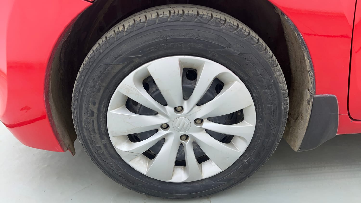 Used 2016 Maruti Suzuki Baleno Delta 1.2 AT Petrol Automatic tyres LEFT FRONT TYRE RIM VIEW