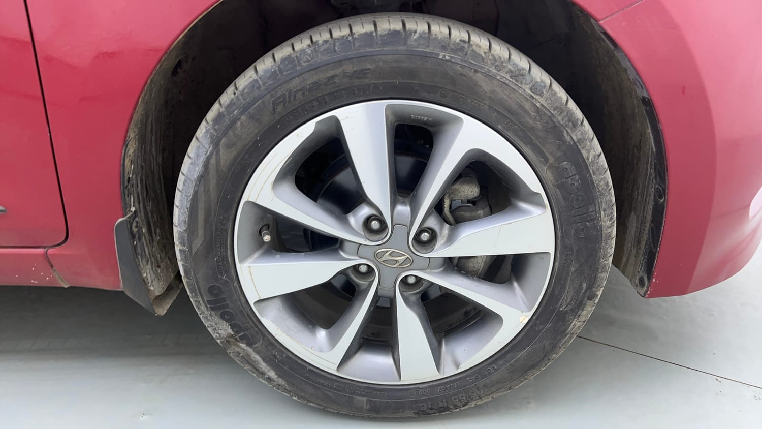 Used 2017 Hyundai Elite i20 Asta 1.2 Petrol Manual tyres RIGHT FRONT TYRE RIM VIEW