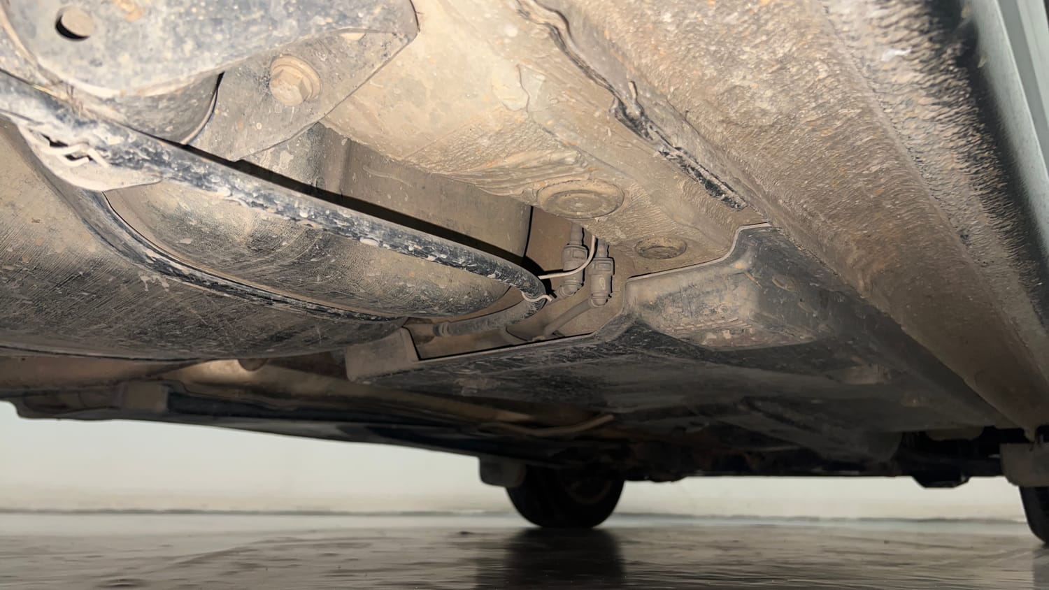 Used 2015 Volkswagen Vento Highline Diesel Diesel Manual extra REAR RIGHT UNDERBODY VIEW
