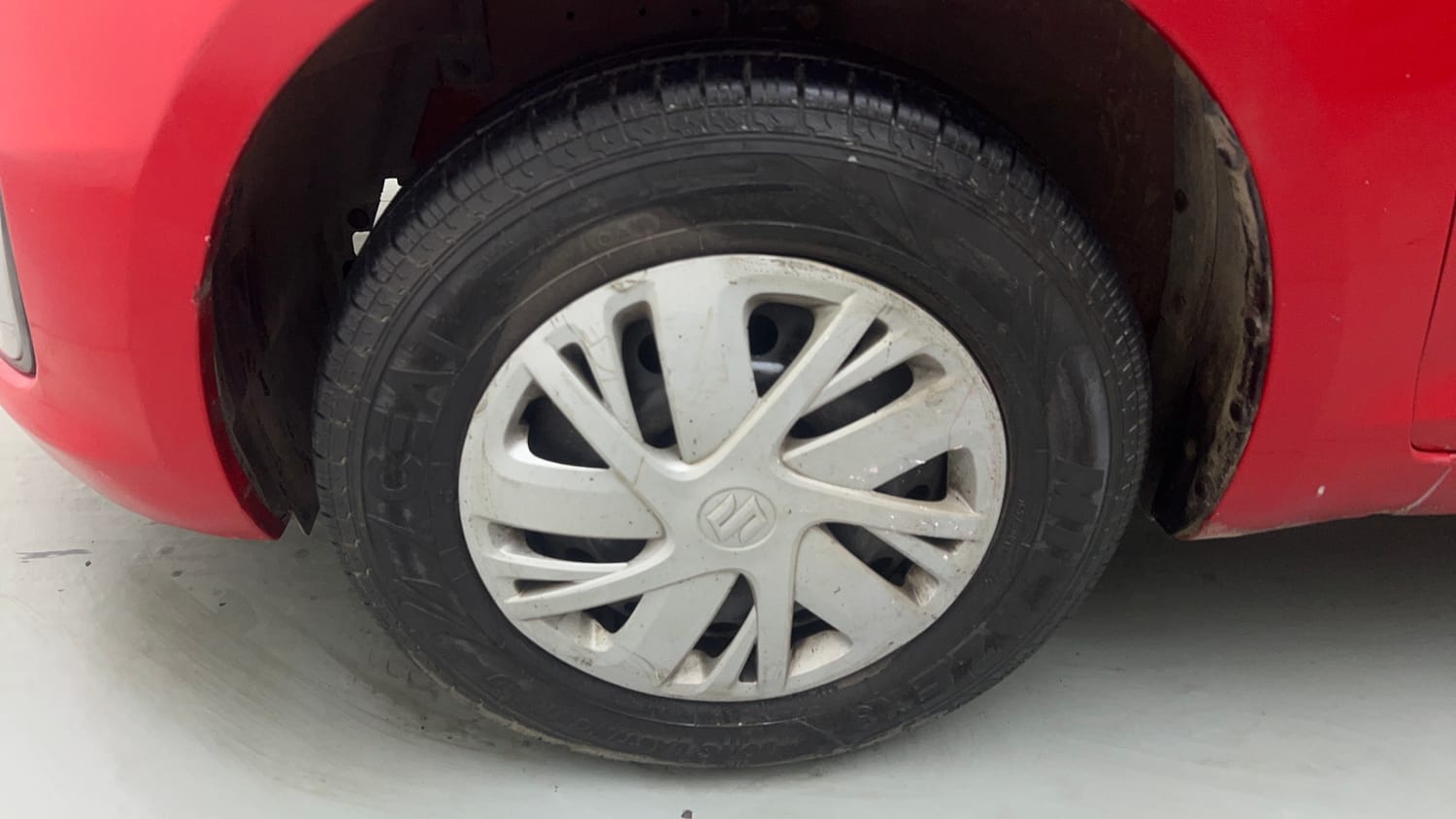 Used 2015 Maruti Suzuki Swift VXi Petrol Manual tyres LEFT FRONT TYRE RIM VIEW