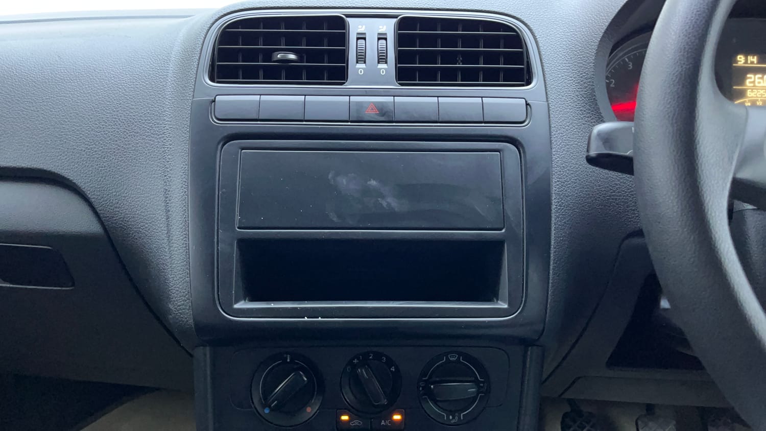 Used 2015 Volkswagen Polo Trendline 1.2L (P) Petrol Manual interior MUSIC SYSTEM & AC CONTROL VIEW