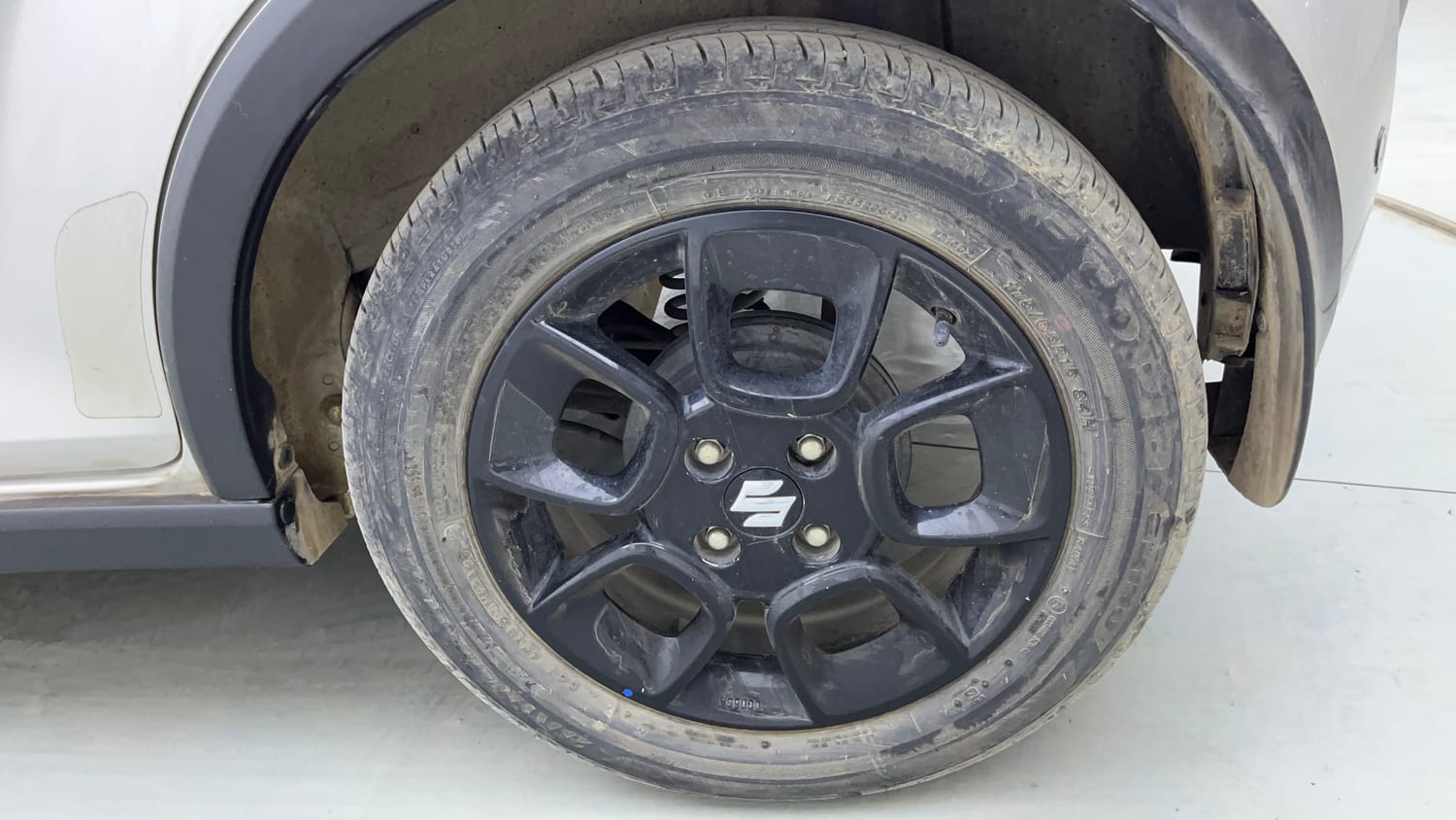 Used 2020 Maruti Suzuki Ignis Alpha 1.2 AMT Petrol Automatic tyres LEFT REAR TYRE RIM VIEW
