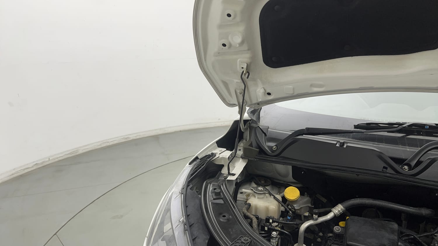 Used 2022 Nissan Magnite XE Petrol Manual engine ENGINE RIGHT SIDE HINGE & APRON VIEW
