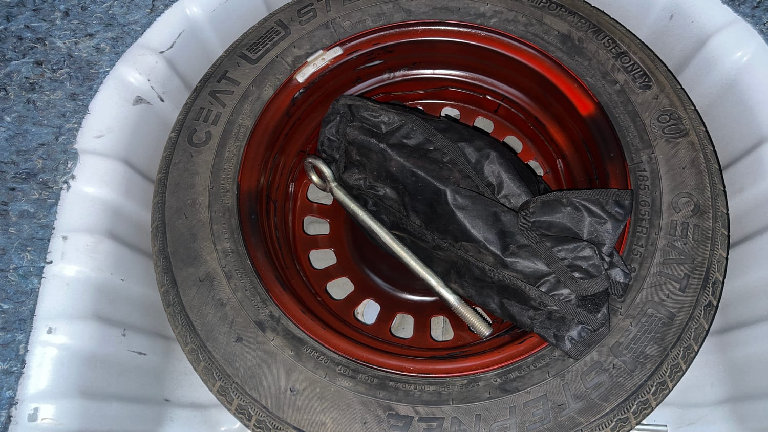 Used 2022 Nissan Magnite XE Petrol Manual tyres SPARE TYRE VIEW