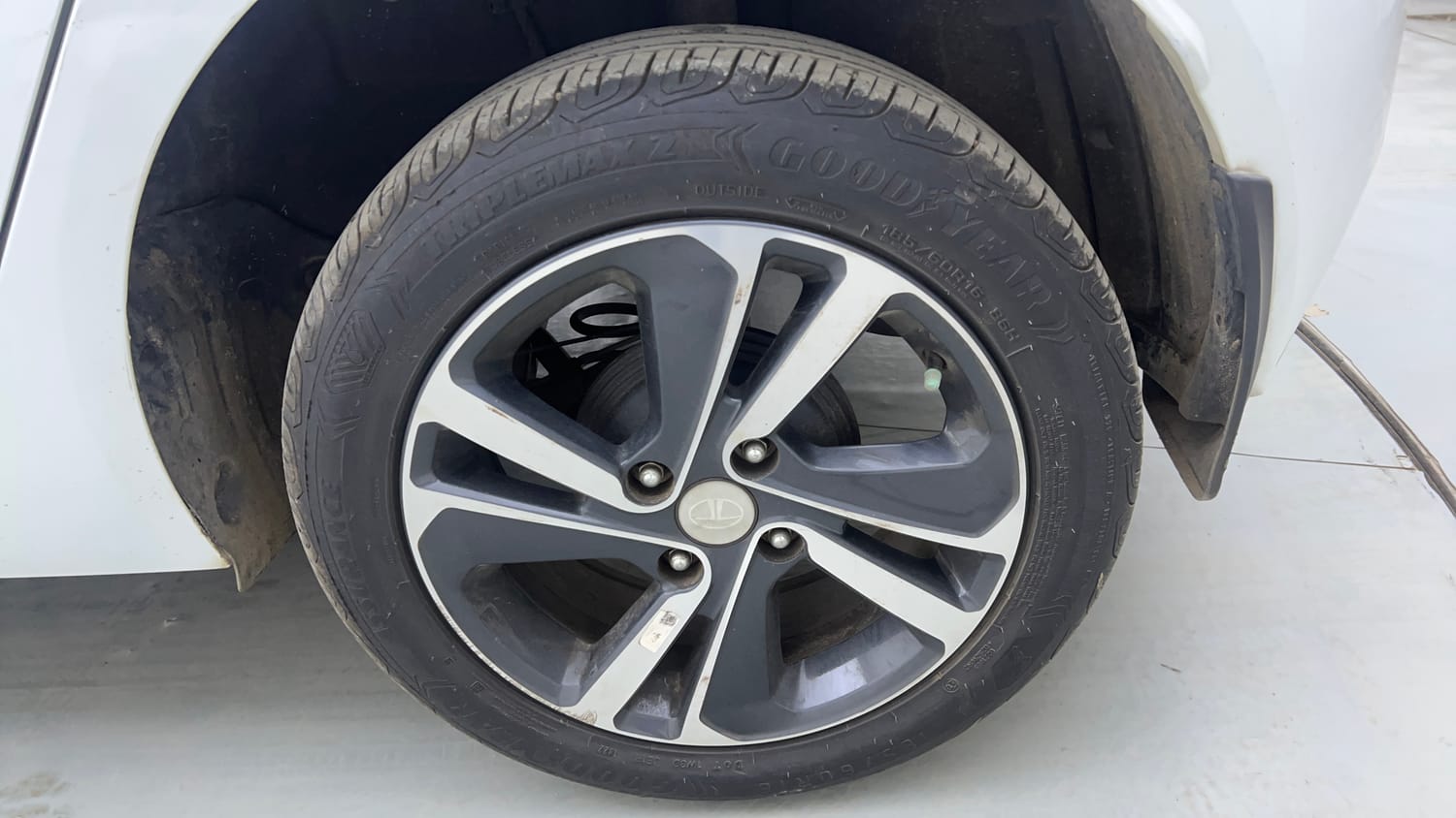 Used 2022 Tata Altroz XZ Plus Diesel Diesel Manual tyres LEFT REAR TYRE RIM VIEW
